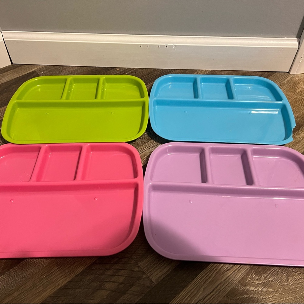 Set of 4 compartment plates